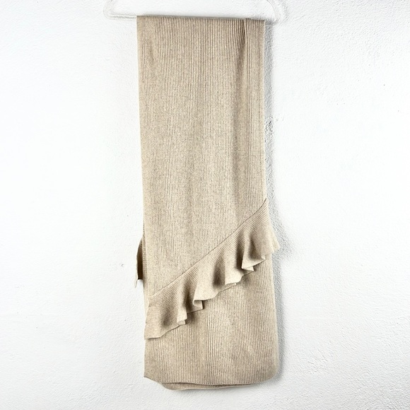 BANANA REPUBLIC |🧣Beige Italian Yarn Ruffled Wool Blend Rectangular Large Scarf - Picture 5 of 8
